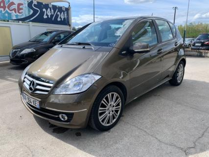 Mercedes Classe A 180 CDI Elégance Autotronic CVT (6 CV) - couleur : marron - réf : 2983 Mercedes Classe A 180 CDI Elégance Autotronic CVT (6 CV) - couleur : marron - réf : 2983