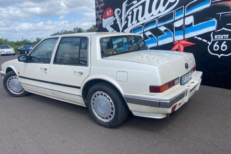 CADILLAC SEVILLE STS - couleur blanche, réf : 2912