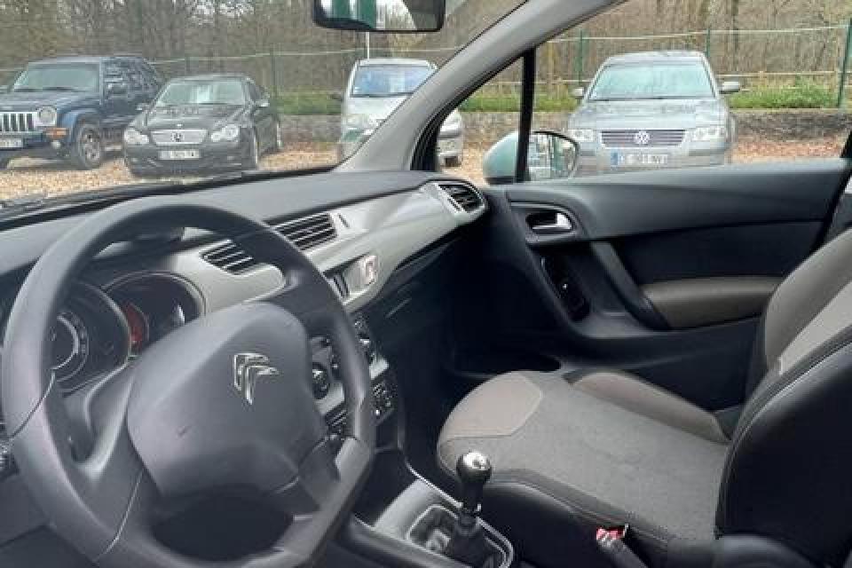 Citroën C3 HDi 70 Confort * (4 CV) - couleur : gris clair - réf : 2957