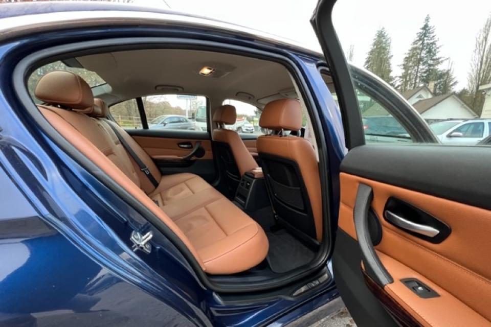 BMW 330d xDrive 245 ch Luxe * (15 CV) - couleur : bleu - réf : 3014