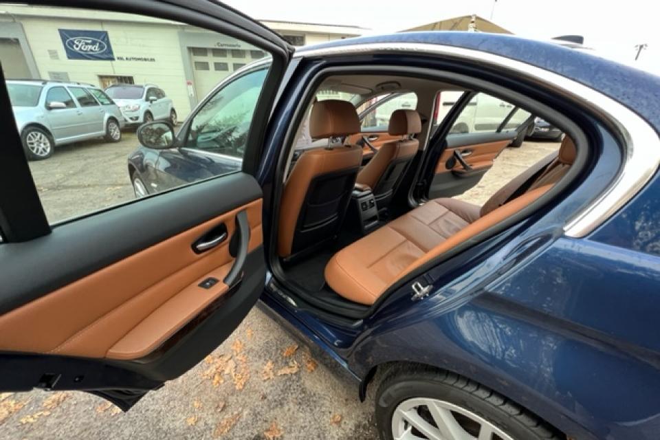 BMW 330d xDrive 245 ch Luxe * (15 CV) - couleur : bleu - réf : 3014