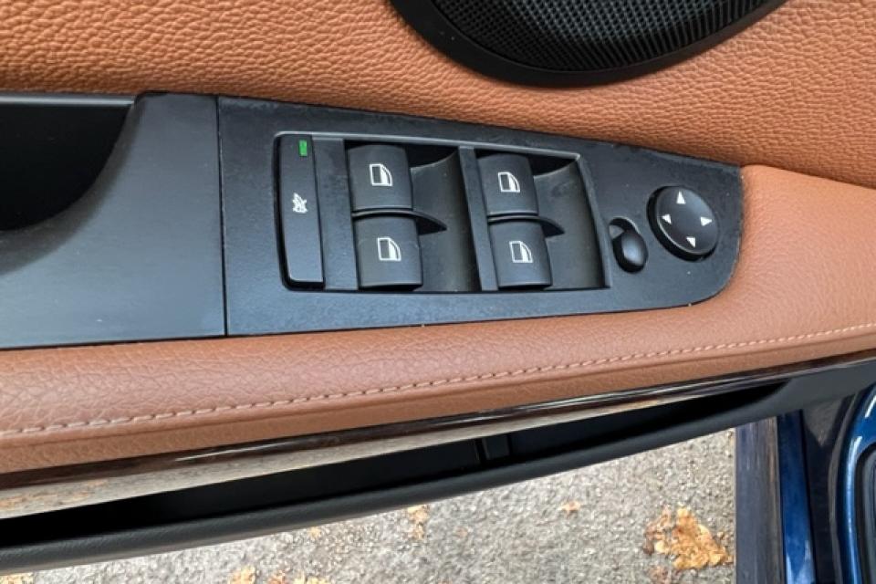BMW 330d xDrive 245 ch Luxe * (15 CV) - couleur : bleu - réf : 3014