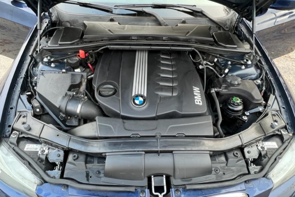 BMW 330d xDrive 245 ch Luxe * (15 CV) - couleur : bleu - réf : 3014