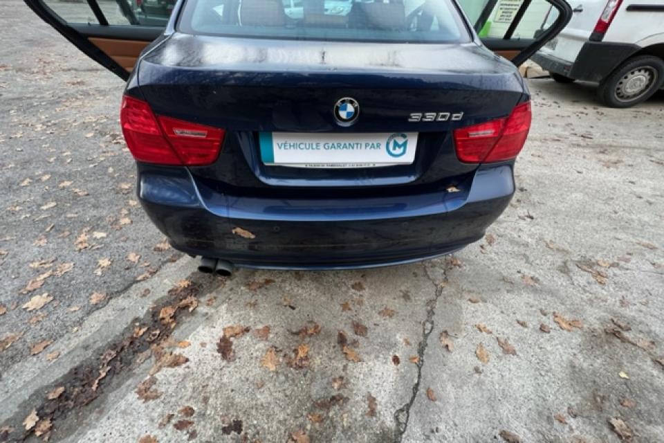 BMW 330d xDrive 245 ch Luxe * (15 CV) - couleur : bleu - réf : 3014
