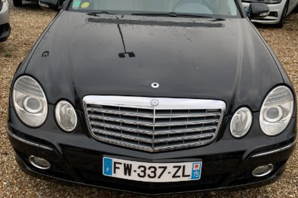 MERCEDES CLASSE E 350 CGI Elégance A * (19 CV) - couleur : noir - réf n/a