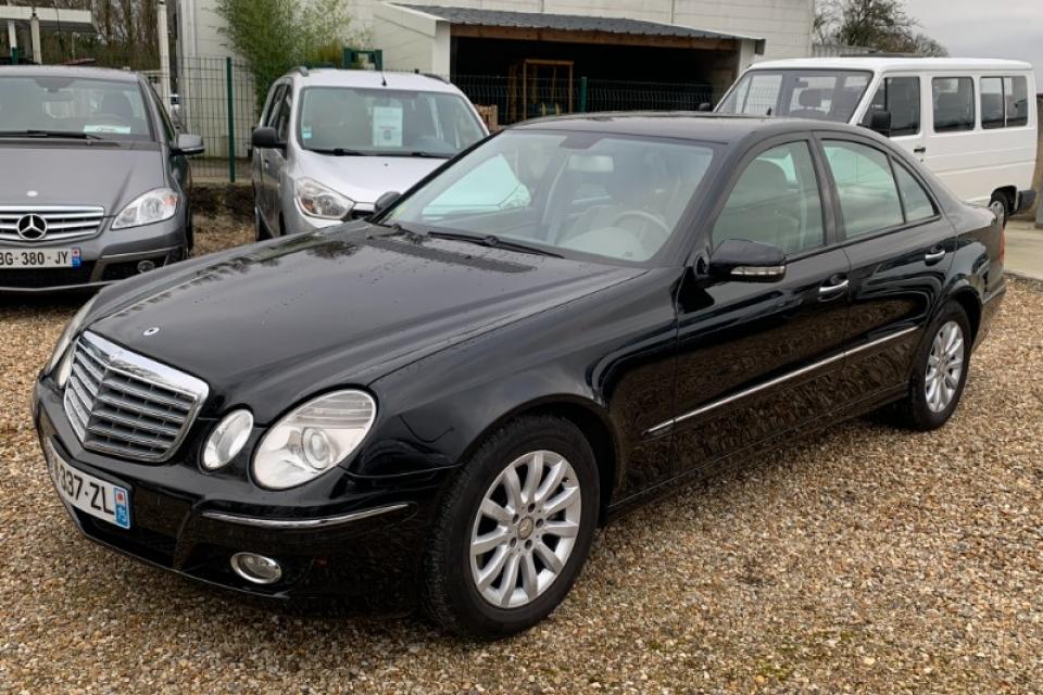 MERCEDES CLASSE E 350 CGI Elégance A * (19 CV) - couleur : noir - réf n/a