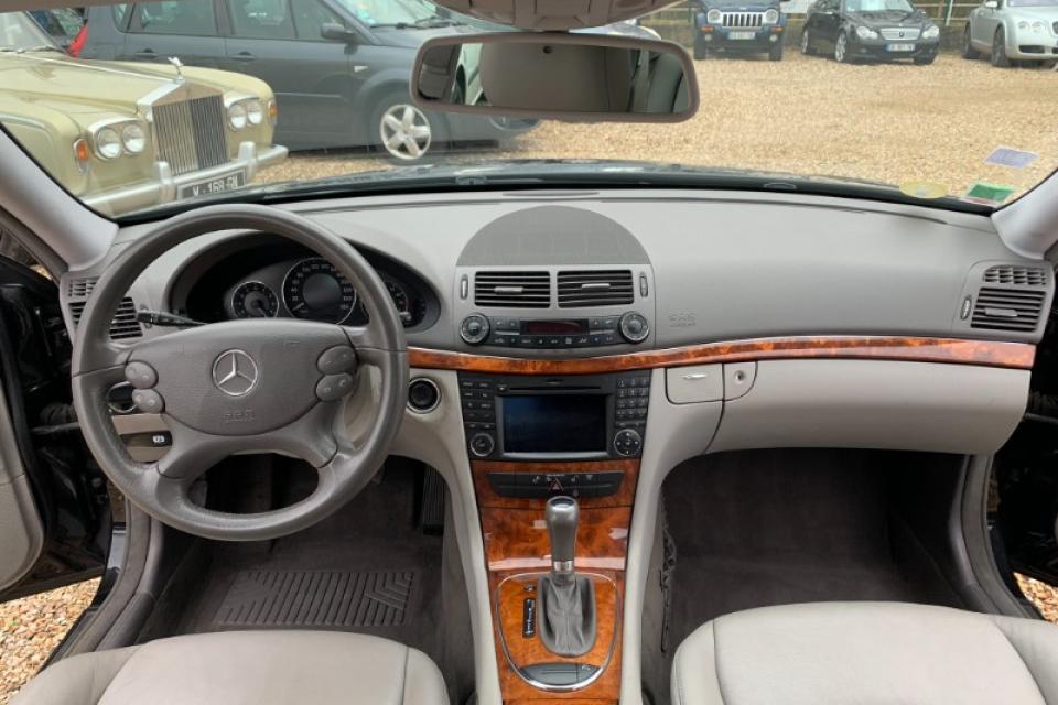 MERCEDES CLASSE E 350 CGI Elégance A * (19 CV) - couleur : noir - réf n/a
