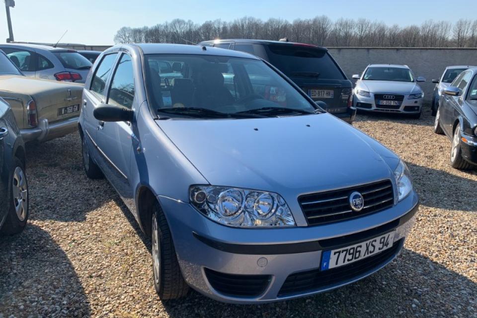 Fiat Punto 1.2 8V Cult II * (4 CV) - couleur : bleu clair - réf : 2977