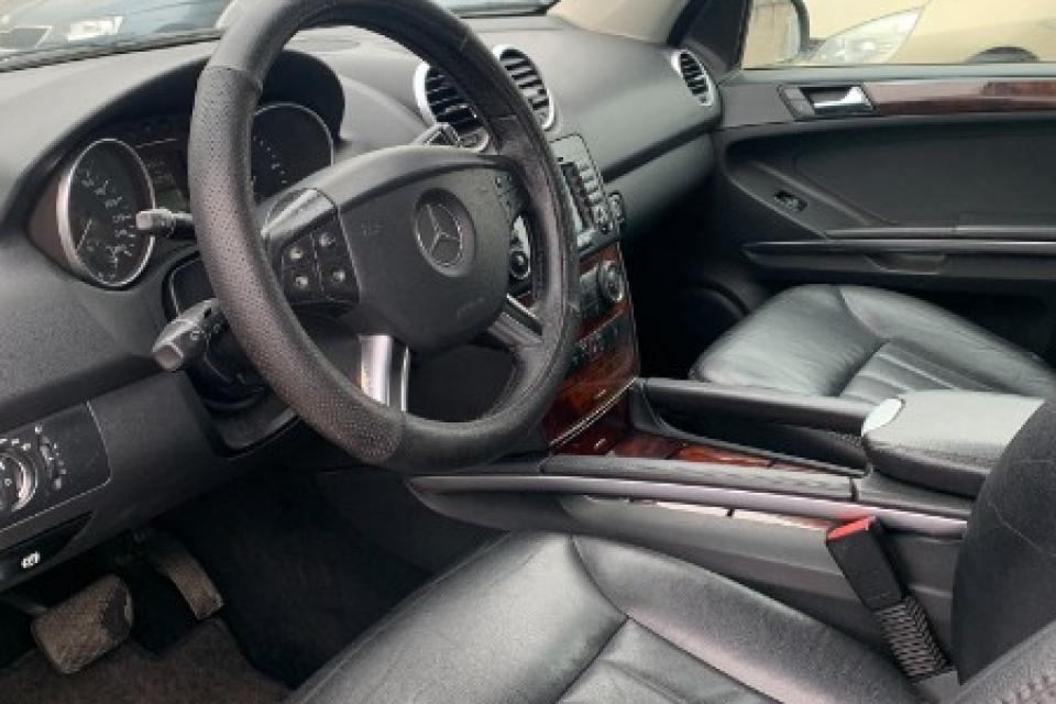 Mercedes ML 320 CDI A * (15 CV) - couleur : noir - réf : 2982