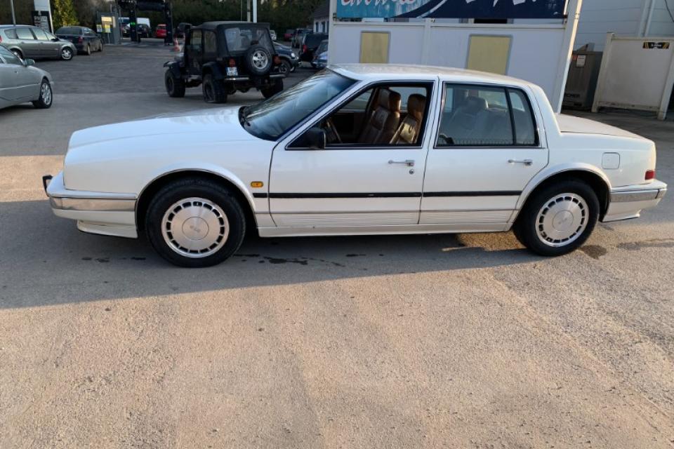 CADILLAC SEVILLE STS - couleur blanche, réf : 2912