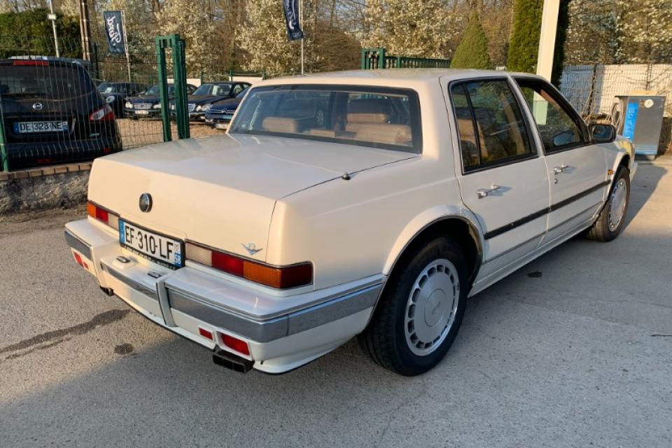 CADILLAC SEVILLE STS - couleur blanche, réf : 2912
