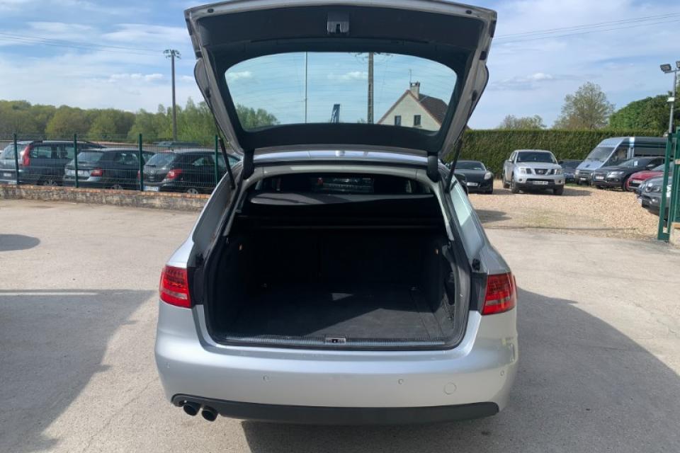 Audi A4 Avant 2.0 TDI 143 DPF Ambiente * (8 CV) - couleur : gris clair - réf : 2910