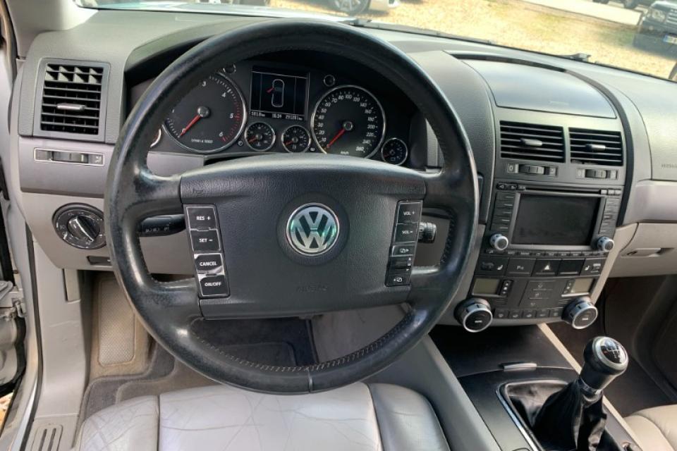 Volkswagen Touareg R5 TDI * (12 CV) - couleur : gris - réf : 2992