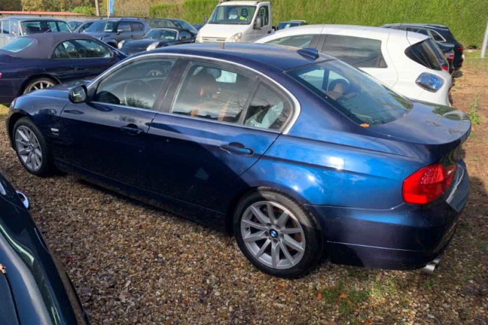 BMW 330d xDrive 245 ch Luxe * (15 CV) - couleur : bleu - réf : 3014