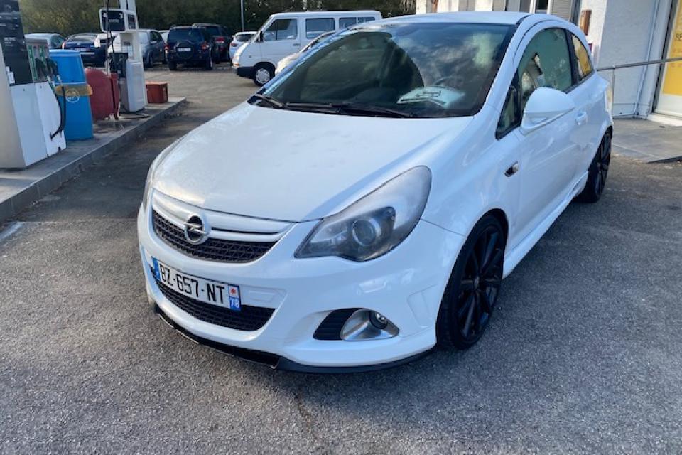OPEL CORSA IV 1.6 TURBO 210 OPC NURBURGRING EDITION 3P - réf : - couleur : blanche
