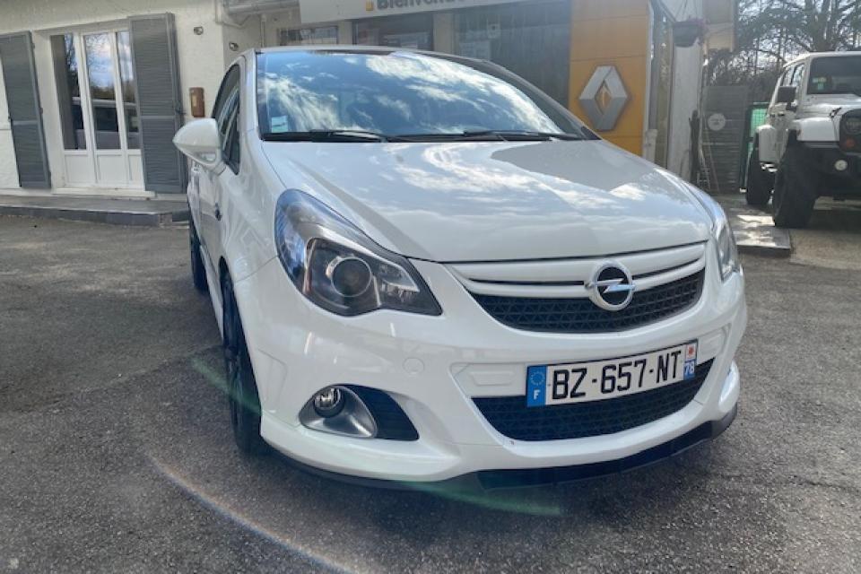 OPEL CORSA IV 1.6 TURBO 210 OPC NURBURGRING EDITION 3P - réf : - couleur : blanche